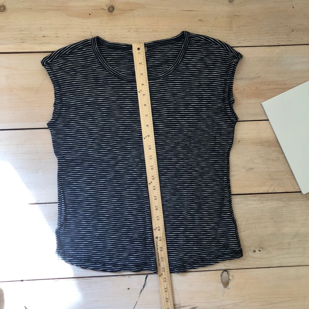 T by Talbot EUC Women's Black White Stripe Cap Sleeve Tee Cutout Back MP - Picture 6 of 6